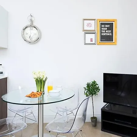 Recently Redecorated Bright 1Br Near Shepherds Bush With Parking Soa London Exterior photo