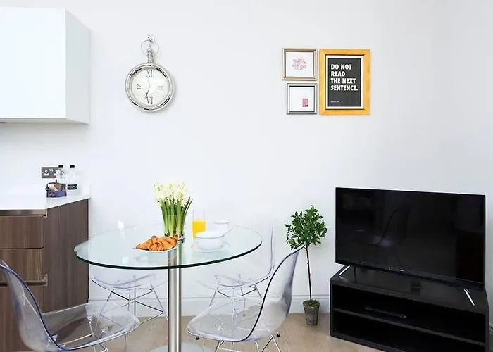 Recently Redecorated Bright 1Br Near Shepherds Bush With Parking Soa