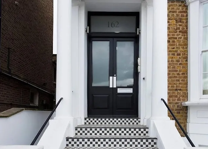 Recently Redecorated Bright 1Br Near Shepherds Bush With Parking Soa