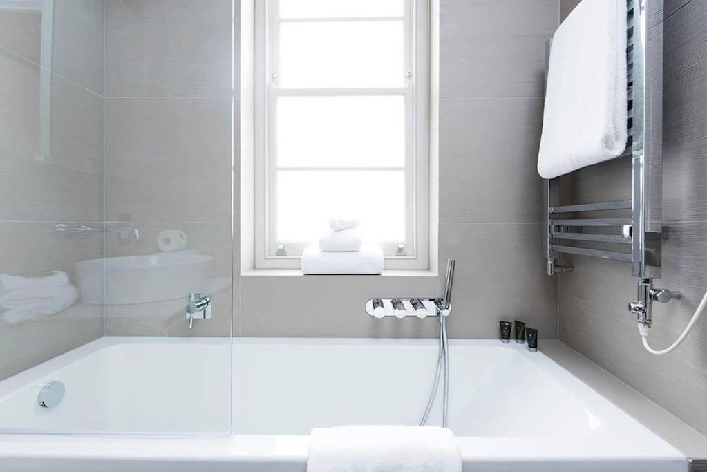 Apartment Recently Redecorated Bright 1br Near Shepherds Bush With Parking Soa
